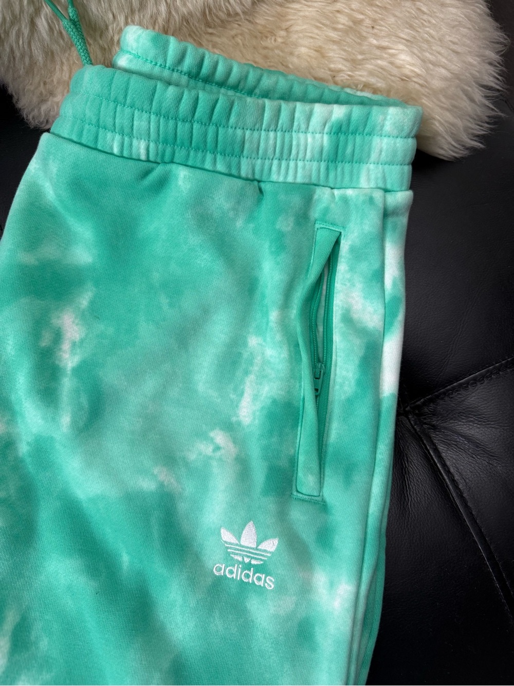 NWT Adidas Tie dye Fleece Shorts Sz Large - Picture 2 of 6